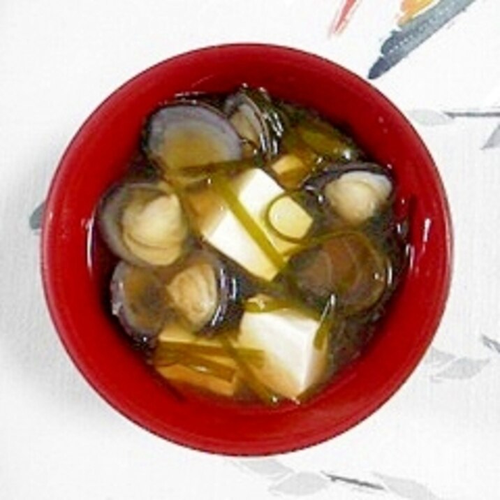 しじみと刻み昆布、塩とうふのお味噌汁